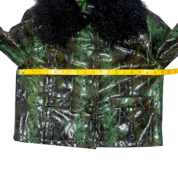 Nasty Gal Snakeskin Print Crop Jacket with Faux Fur Trim Green Black Pockets 4 - Picture 7 of 8